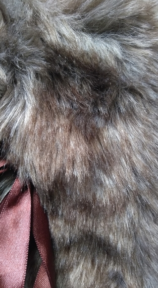 NWOT Wine Faux Fur & Insulated Bottle Cover - Picture 4 of 12